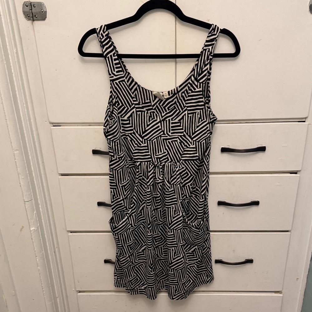 Chic Black and White Geometric Mini Dress